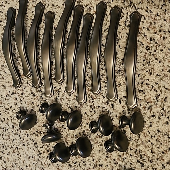Hestia Knobs and Pulls Cabinet Hardware - Picture 1 of 3